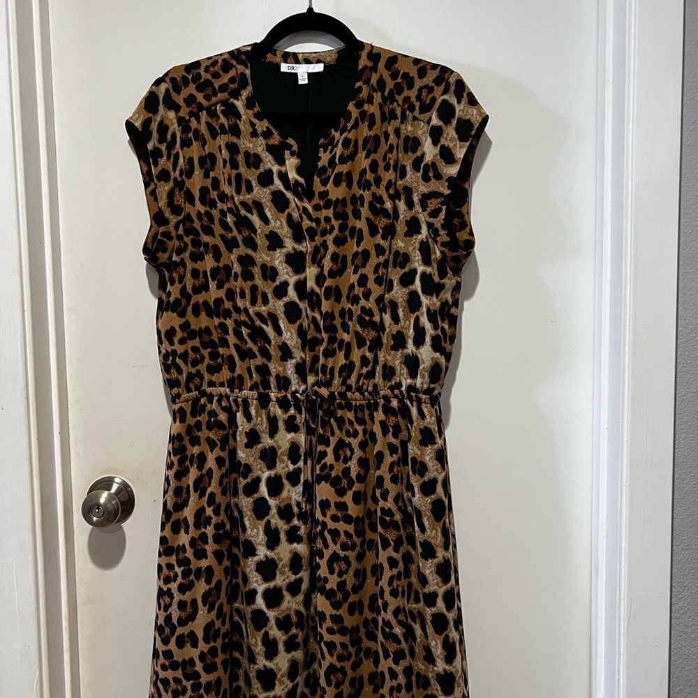 🛍️ DR2 Black Dress with Leopard Print Collar